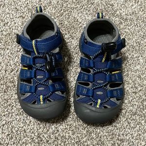 Little Boys navy keens sz 11